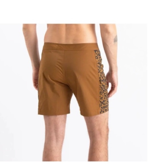 Board Shorts LOT Banks Size 32 Leopard Brown Vandelay T Shirt Resort Swim Beach - Picture 4 of 11
